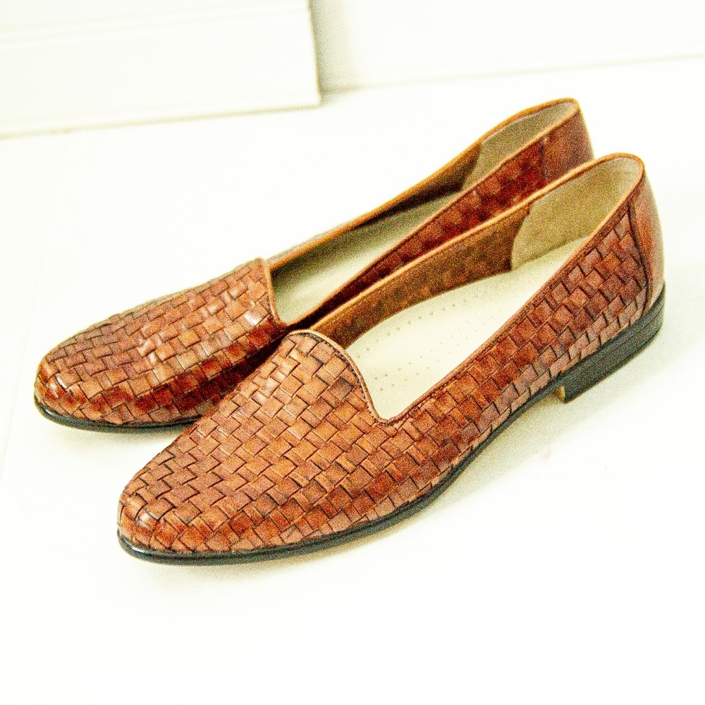 EUC Vintage Trotters Flats